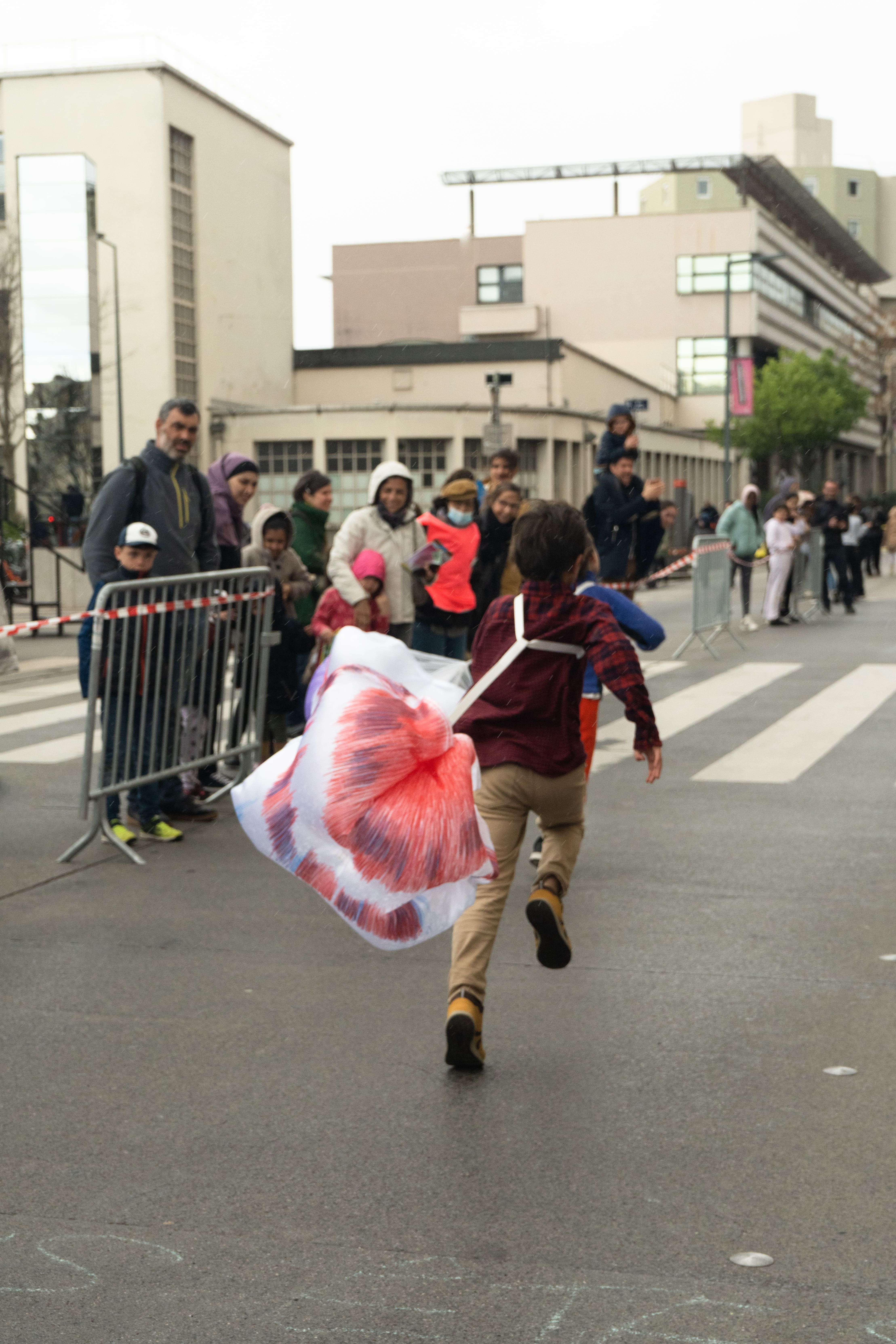 2023, Performance Dernière ligne droite ! - Fête du livre jeunesse Villeurbanne © Lucas Zambon